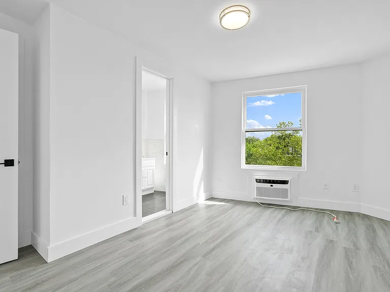 1278 E 222nd St #3 — Photo 6