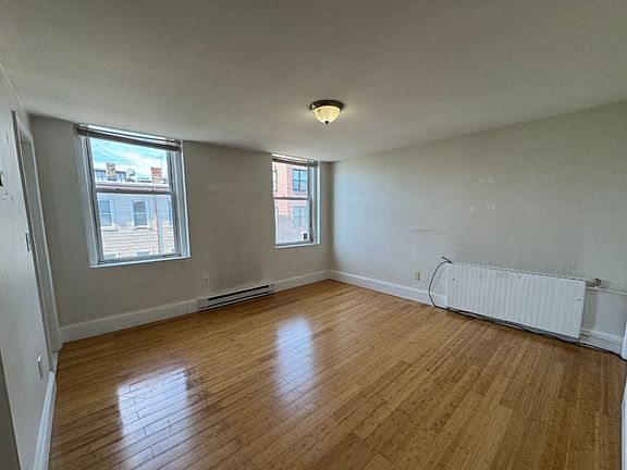 4th image of 210-212 Maverick St #5