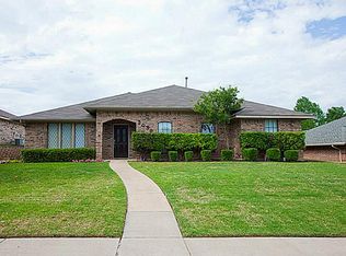 2039 Robin Hill Ln, Carrollton, TX 75007