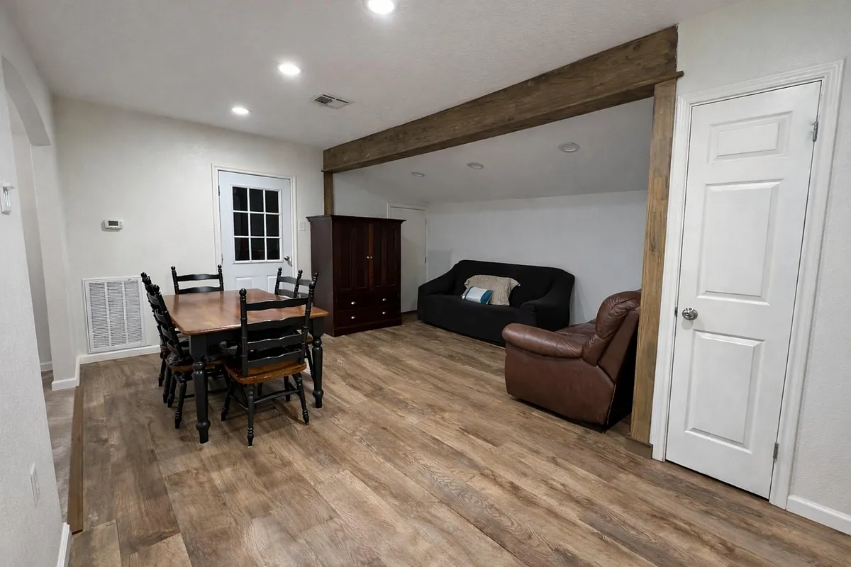Building Photo - 2701 Timber Dr