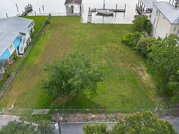 5th image of 205 Blue Point Rd