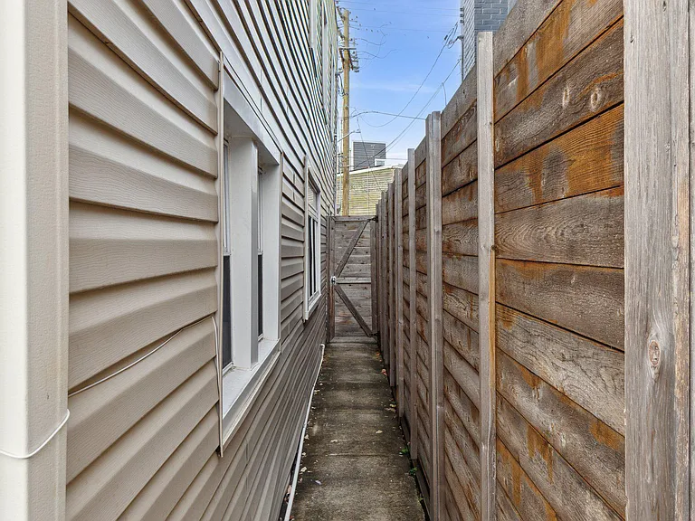 2241 Prout St SE — Photo 16