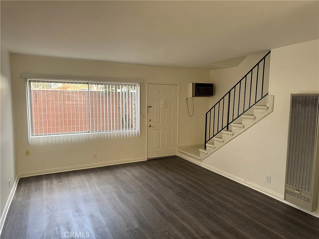 2 bed, 850 sqft, $2,375 — Photo 2