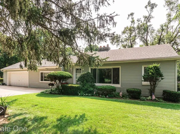 1944 Bogie Dr, Wixom, MI 48393