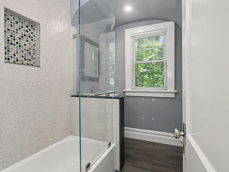 82 Douglas Rd #B — Photo 8