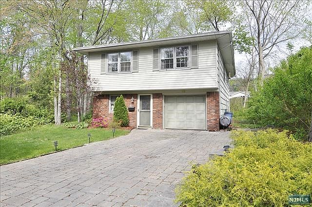 1st image of 52 Oak St