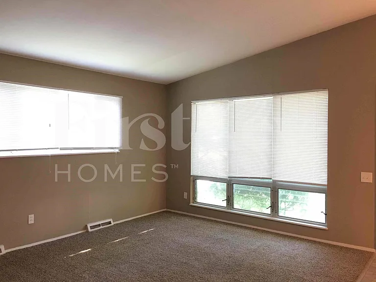 2560 Pheasant Dr — Photo 5