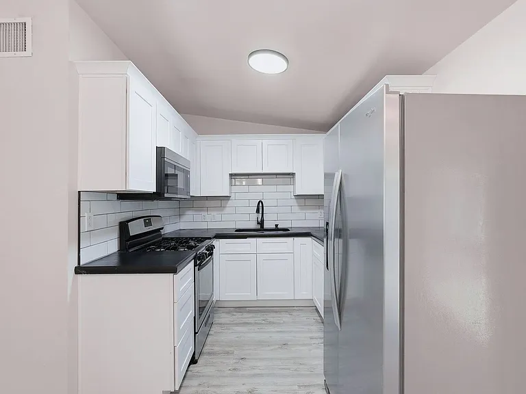 2535 N Dodge Blvd #2 — Photo 15