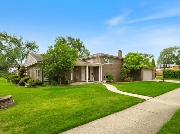 9444 Oliphant Ave, Morton Grove, IL 60053