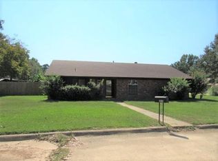 215 Pine Forest St, Wake Village, TX 75501