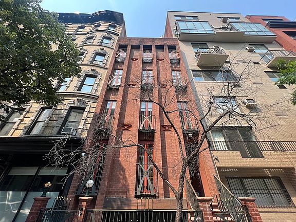 3rd image of 321 E 84th St