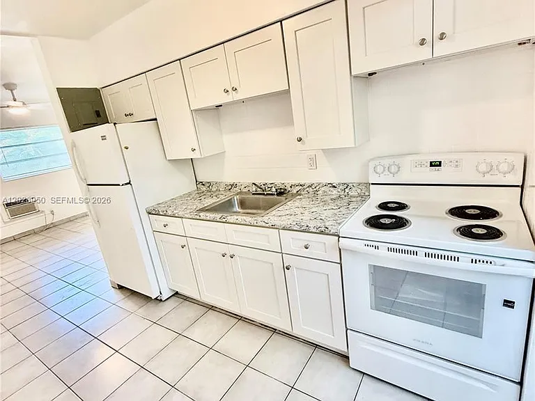 717 SW 13th Ave #2 — Photo 12