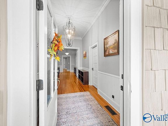 4th image of 808 Randall St