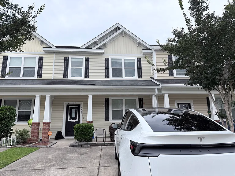 9060 Parlor Dr — Photo 1