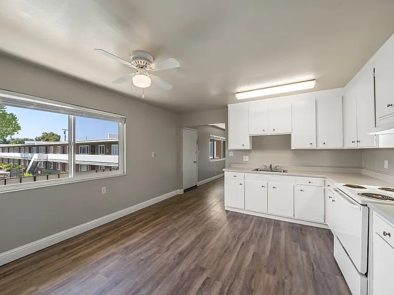 Garden Court Apartments — Photo 24