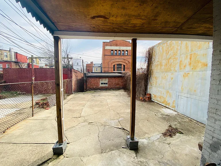 865 Hollins St #1R — Photo 7