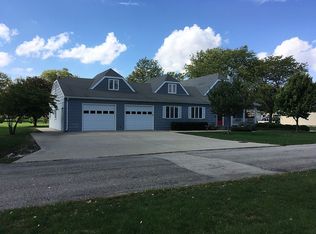 306 S 8th Ave, Chenoa, IL 61726