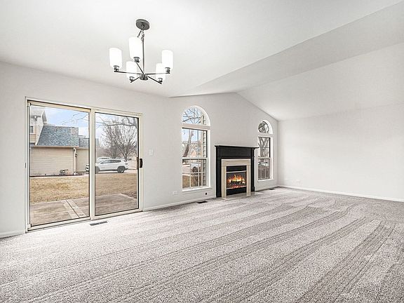 4th image of 1403 Club Dr