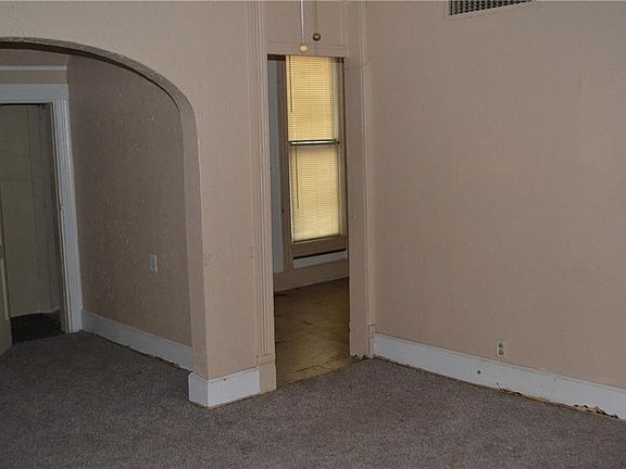 5th image of 263 N Vine St