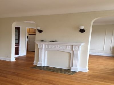 5th image of 2016 W Greenleaf Ave #3C