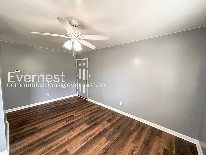 387 Annie St — Photo 6