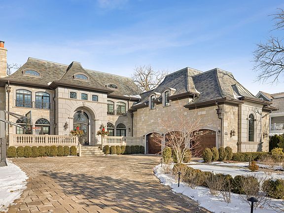 2nd image of 321 E 9th St