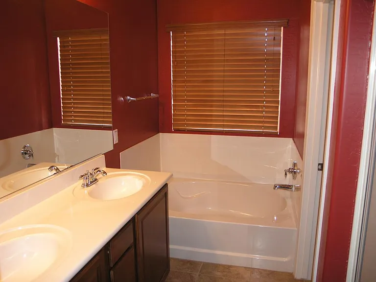 7016 W Branham Ln — Photo 2