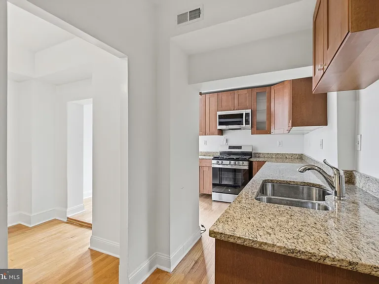 440 Delafield Pl NW — Photo 16