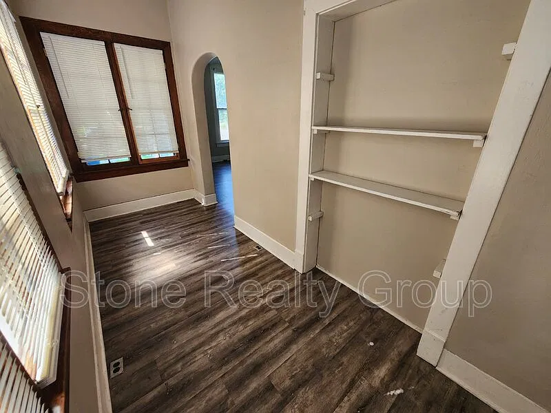 2 bed, 1.0 bath, $750 — Photo 4