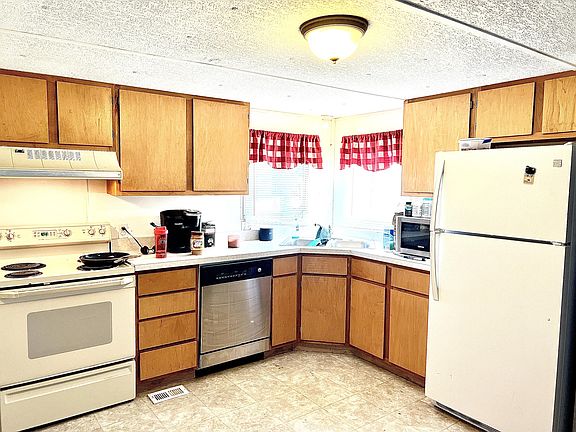 2nd image of 2260 Franklin St Lot 28