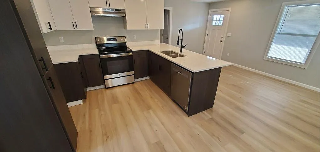 2 bed, 809 sqft, $1,300 — Photo 2