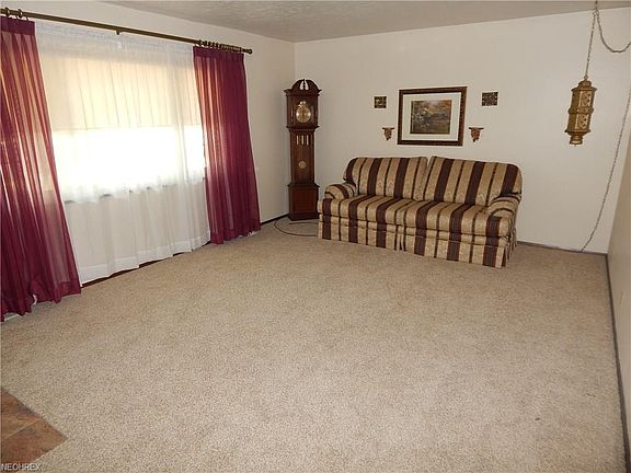 4th image of 1430 Meadowlawn Dr