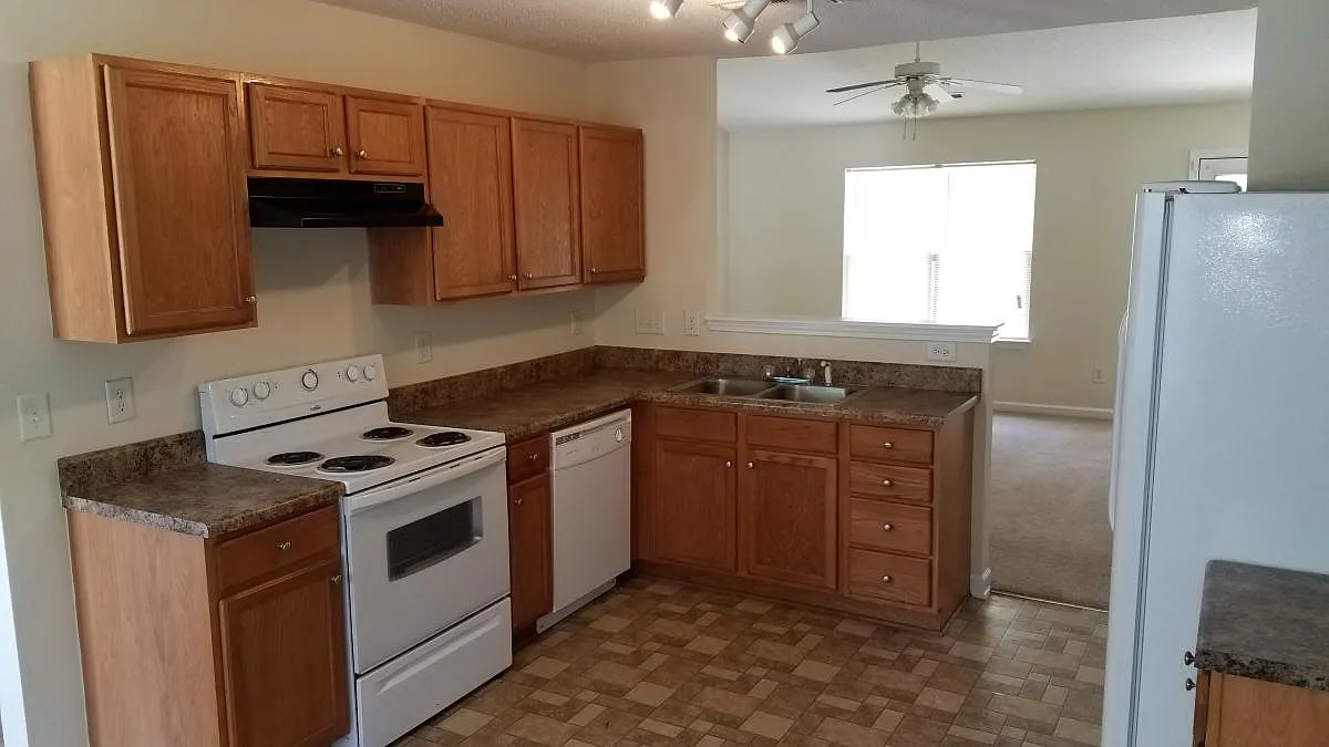 3 bed, 1192 sqft, $1,395 — Photo 2