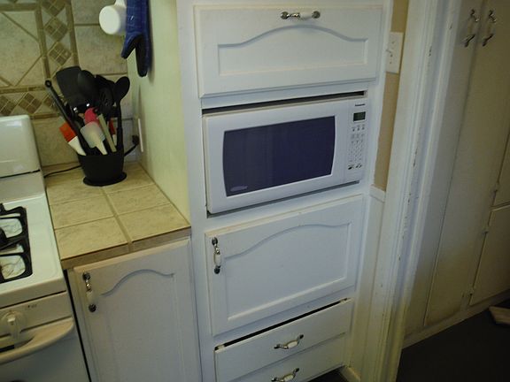 3rd image of 1721 N Edgewood Ter