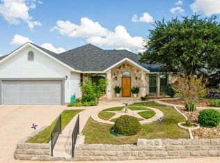2004 Athens Ave N, Kerrville, TX 78028