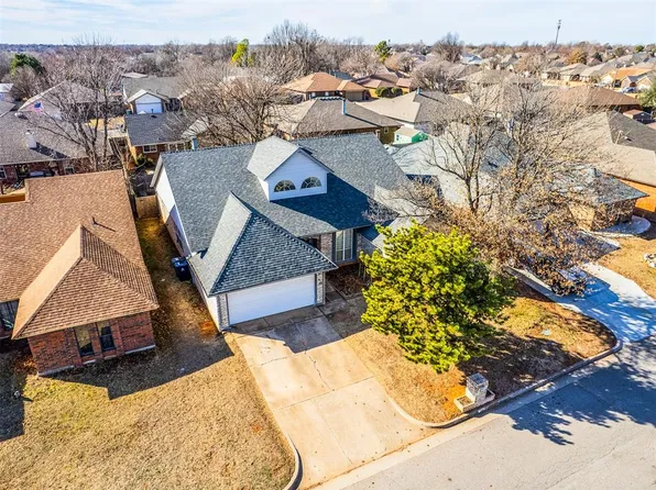 513 Greenfield Dr, Yukon, OK 73099