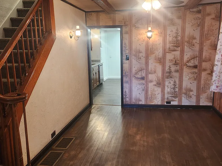 317 E Weidman St — Photo 16