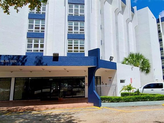 4th image of 9682 Fontainebleau Blvd APT 304