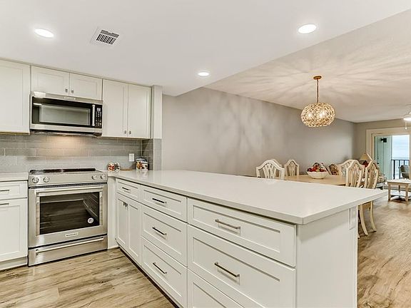 2nd image of 3350 S Fletcher Ave #3C
