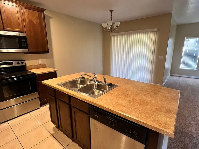2202 Seven Oaks Dr — Photo 12