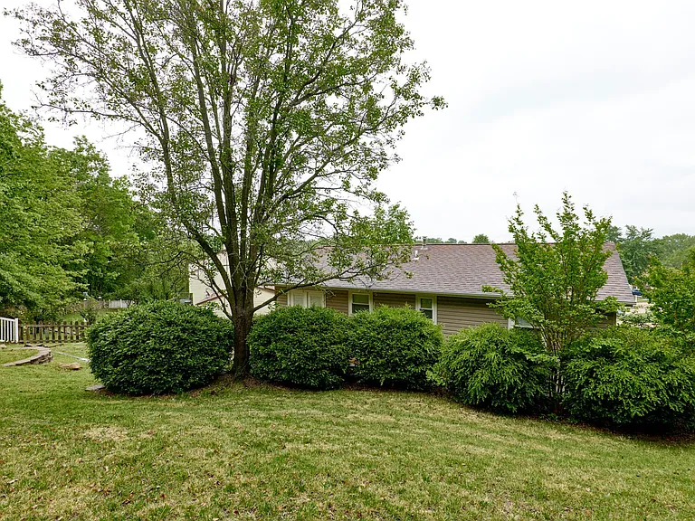 6001 La Chateau Ct — Photo 29