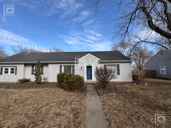 8625 Minnehaha Ln, Kansas City, MO 64114