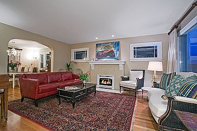 Living Room w/cozy fireplace