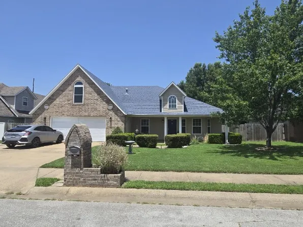 1011 W Green Acres Pl, Rogers, AR 72758