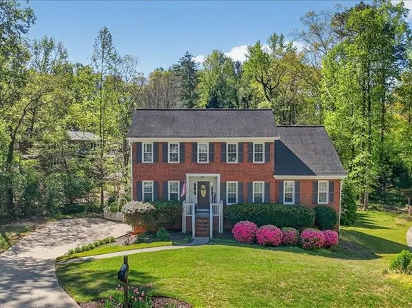 1658 Pine Ridge Cir, Woodstock, GA 30188