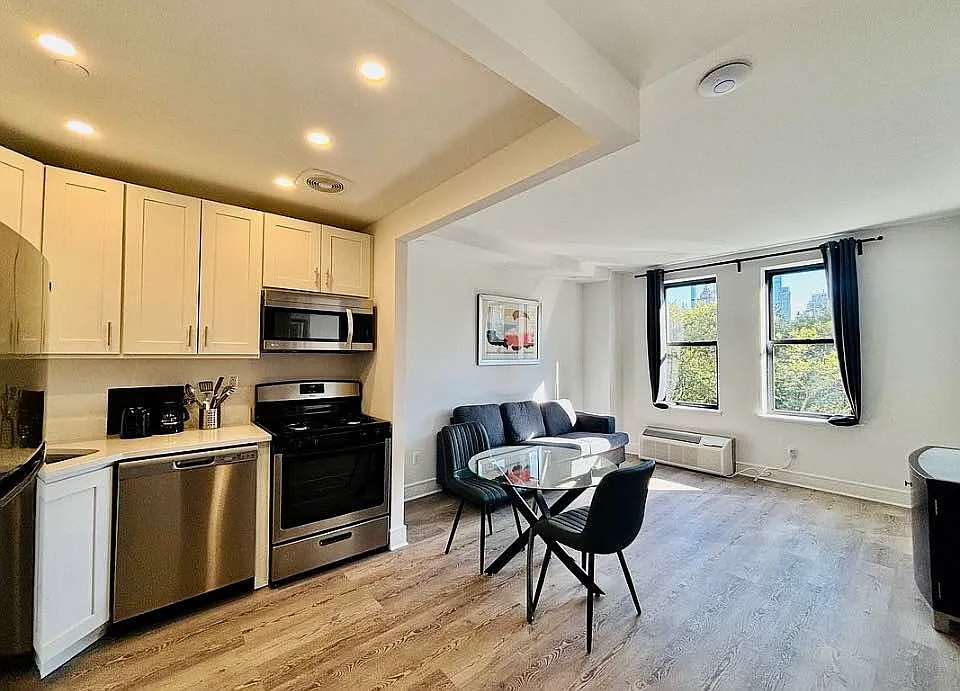 45 W 81st St #4D