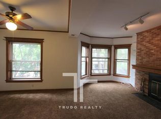 1021 W Dakin St #2, Chicago, IL 60613