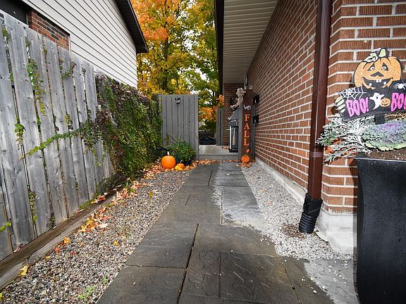 2nd image of 16 Woodgrove Ct