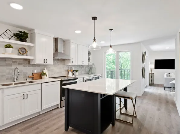 The Westfield Edina, 4415 Valley View Rd #204, Minneapolis, MN 55424