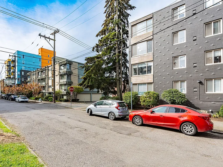 700 E Mercer — Photo 9